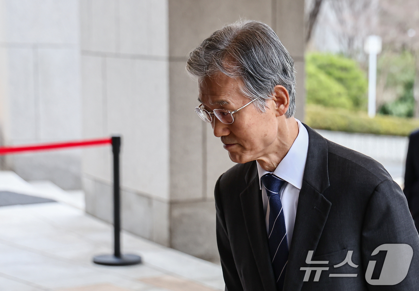 (서울=뉴스1) 김도우 기자 = 조희대 대법원장이 3일 서울 서초구 대법원으로 출근하고 있다. 2026.3.3/뉴스1