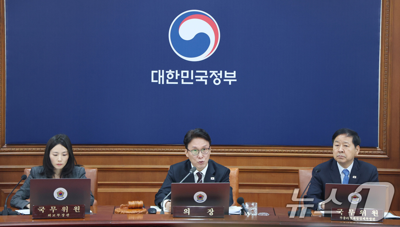 (서울=뉴스1) 임세영 기자 = 김민석 국무총리가 3일 서울 종로구 정부서울청사에서 열린 국무회의에서 모두발언을 하고 있다. 2026.3.3/뉴스1