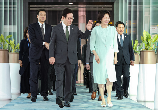 싱가포르 국빈 방문 일정 마친 이재명 대통령