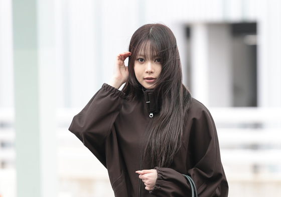 르세라핌 홍은채, 공항 런웨이