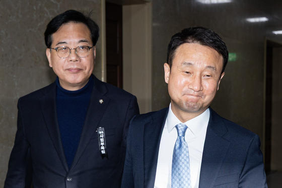 의미심장한 표정의 여야 원내대표