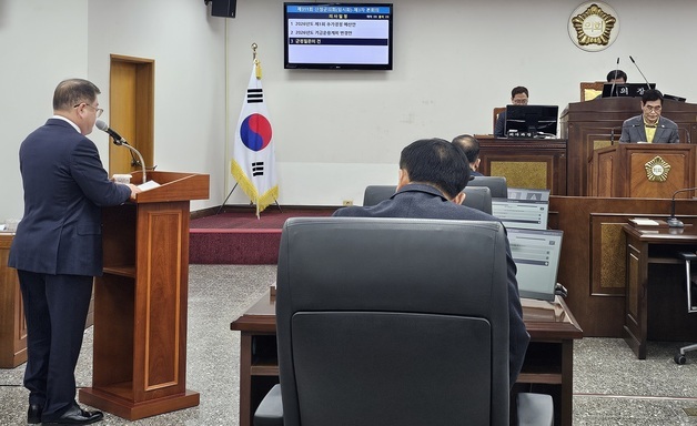 "왜 농어촌 기본소득 신청도 안했나"…산청군의원, 군수에 질타