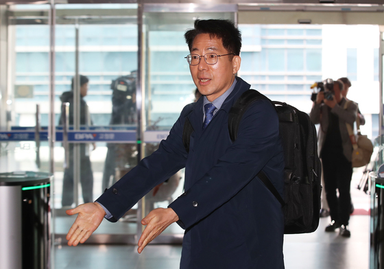 첫 출근 나서는 황종우 해수부 장관 후보자