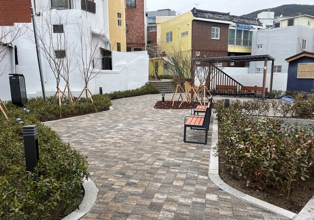 "애물단지 동네 빈집이 소규모 공원으로"