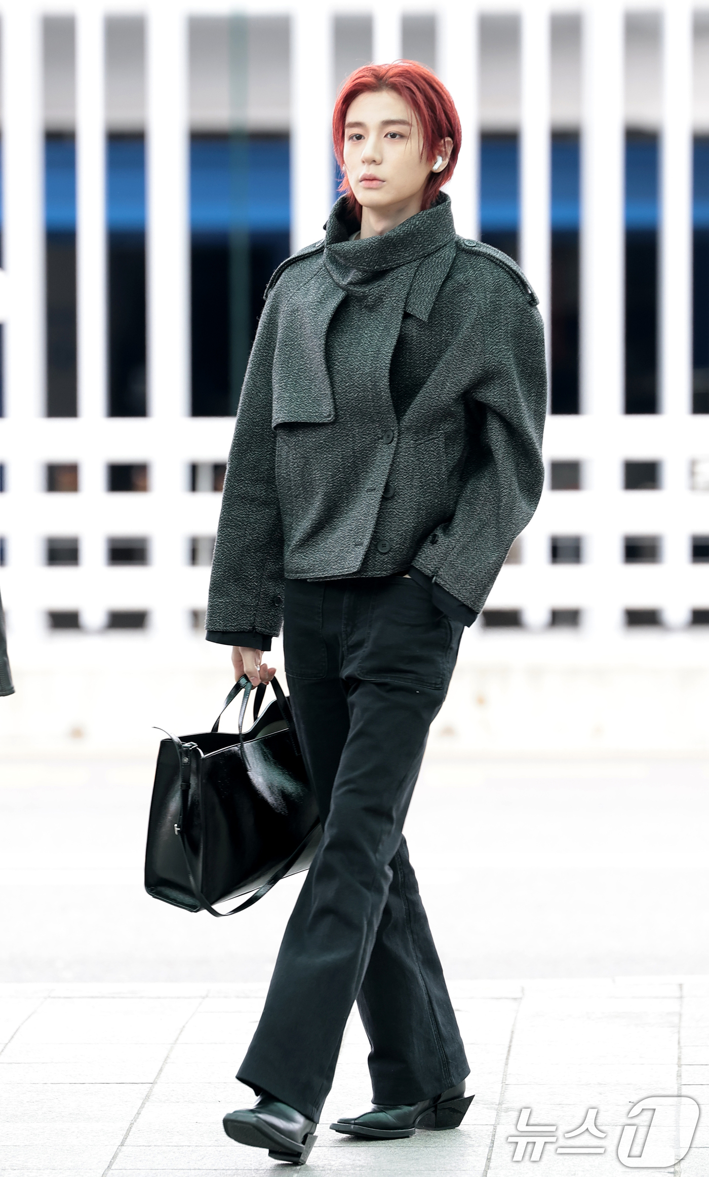 (인천공항=뉴스1) 권현진 기자 = 보이넥스트도어 이한이 해외 일정을 위해 3일 인천국제공항을 통해 프랑스 파리로 출국하고 있다. 2026.3.3/뉴스1