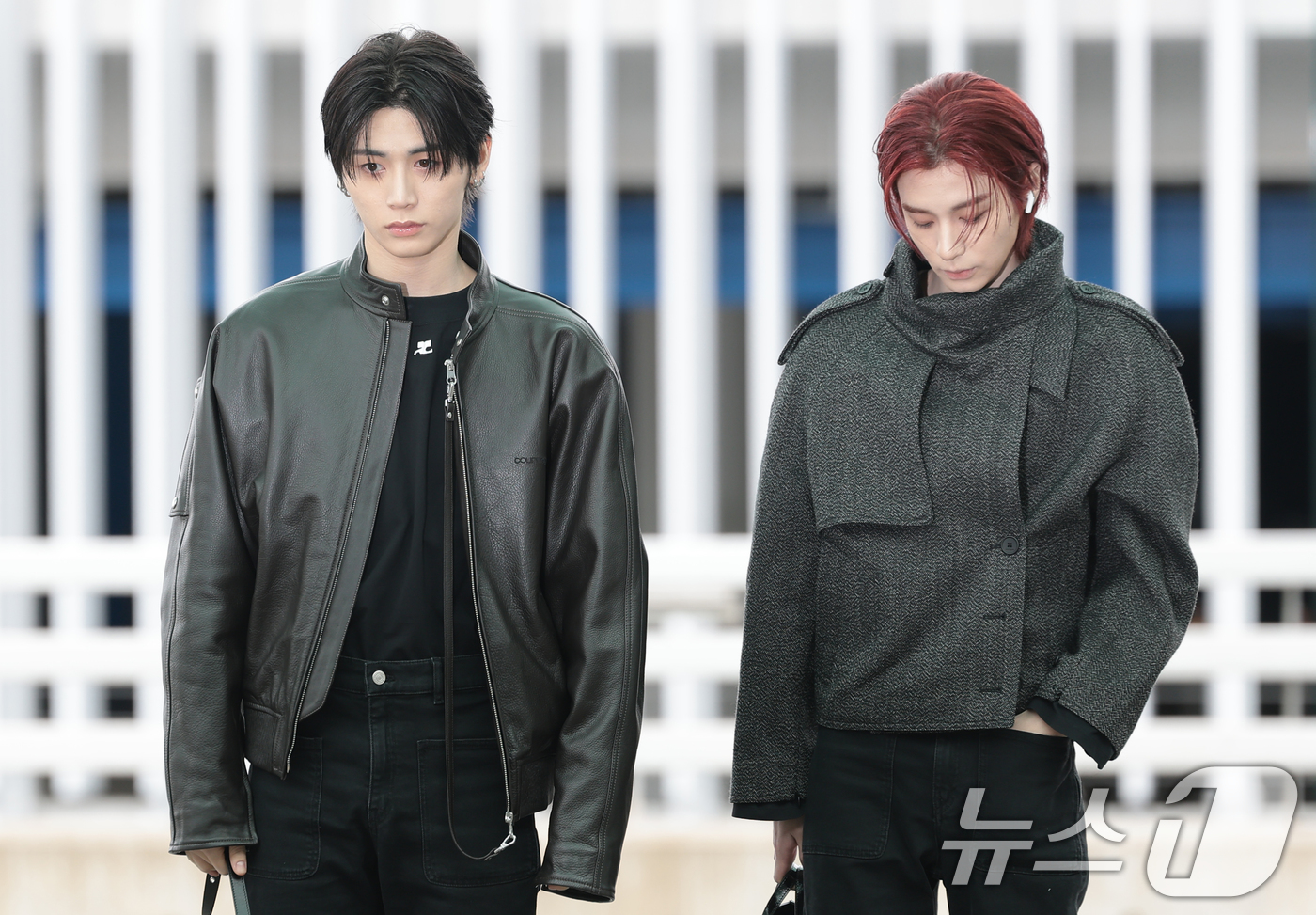 (인천공항=뉴스1) 권현진 기자 = 보이넥스트도어 태산과 이한(오른쪽)이 해외 일정을 위해 3일 인천국제공항을 통해 프랑스 파리로 출국하고 있다. 2026.3.3/뉴스1