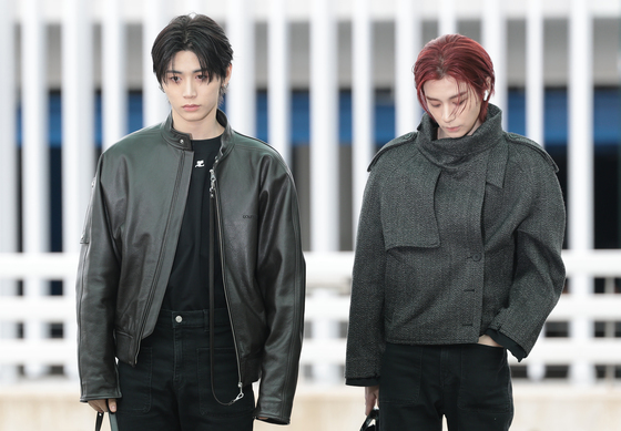 태산·이한, 출국