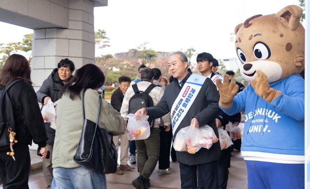 3000인분 간식 마련…전북대 첫 등교일 "새학기 힘차게 시작"