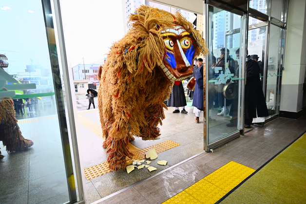 속초시청서 정월대보름 지신밟기…"시민 안녕·번영 기원"