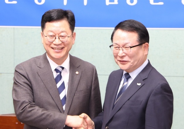 전북도지사 출마 안호영·정헌율 단일화…"안호영으로 정책연대"