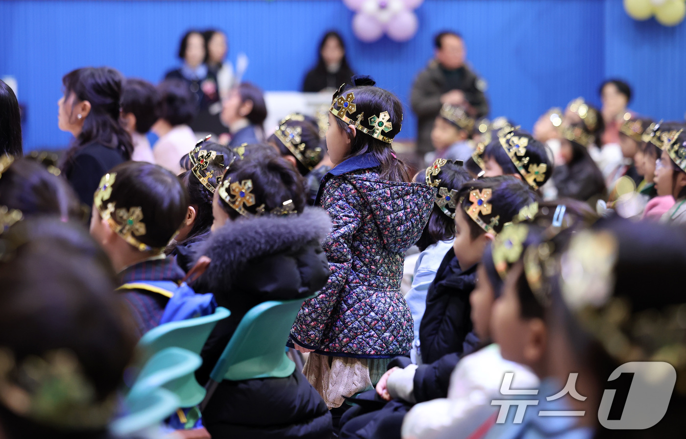 (서울=뉴스1) 김성진 기자 = 3일 서울 서초구 원촌초등학교에서 열린 2026학년도 입학식에서 신입생들이 자리하고 있다. 2026.3.3/뉴스1