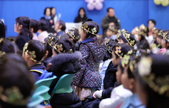 '왕관 쓴 신입생들'