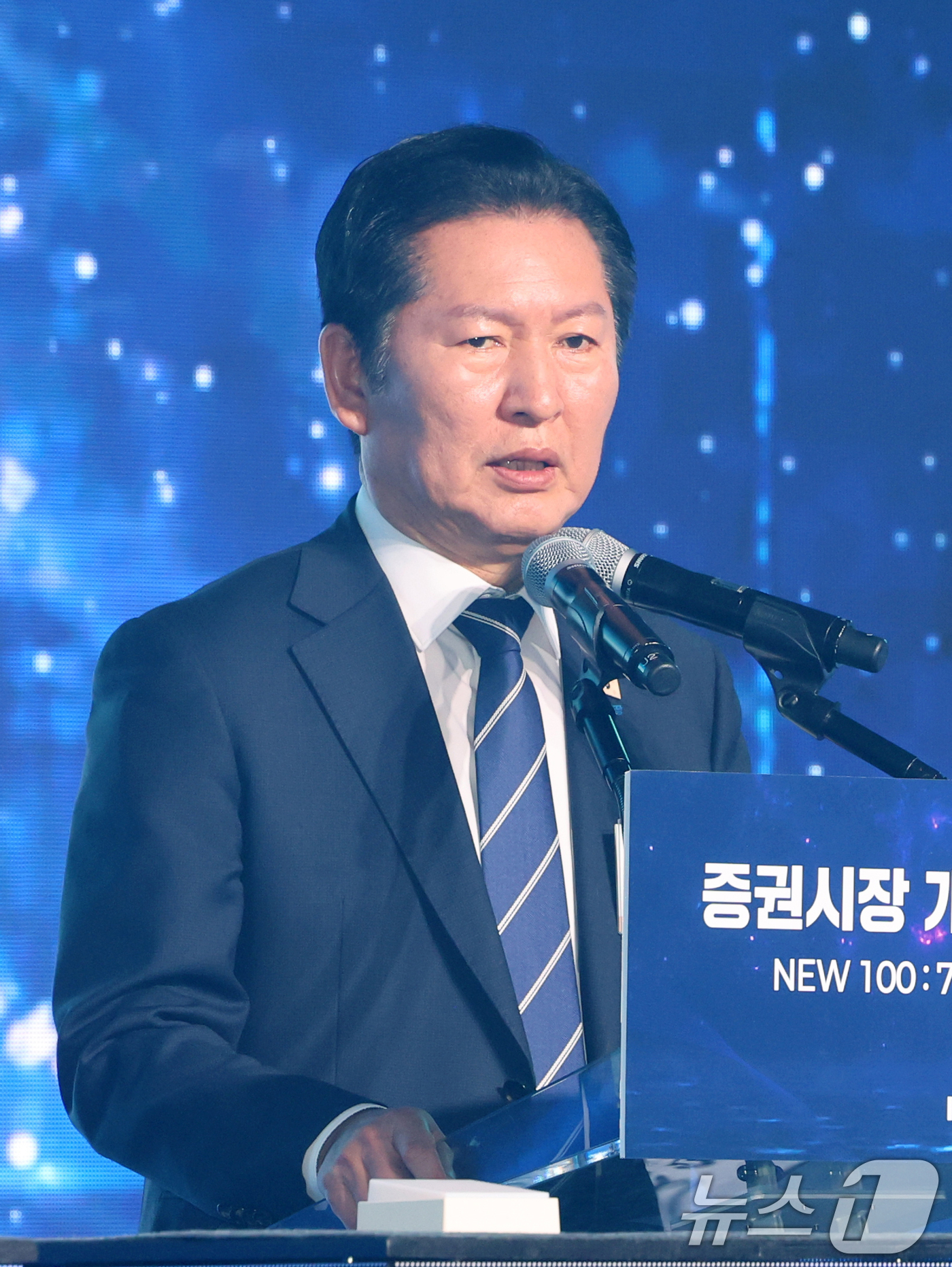 (서울=뉴스1) 황기선 기자 = 정청래 더불어민주당 대표가 3일 오전 서울 중구 롯데호텔에서 열린 '증권시장 개장 70주년 기념식'에서 축사를 하고 있다. 2026.3.3/뉴스1