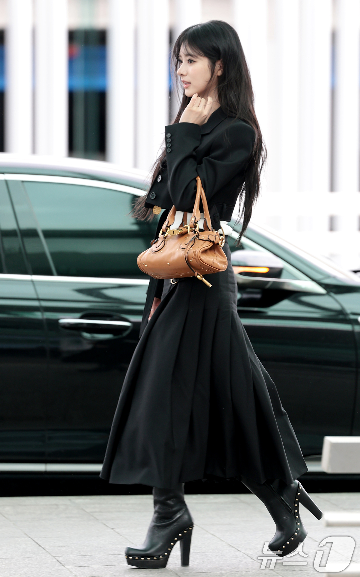 (인천공항=뉴스1) 권현진 기자 = 미야오 안나가 해외 일정을 위해 3일 인천국제공항을 통해 프랑스 파리로 출국하고 있다. 2026.3.3/뉴스1