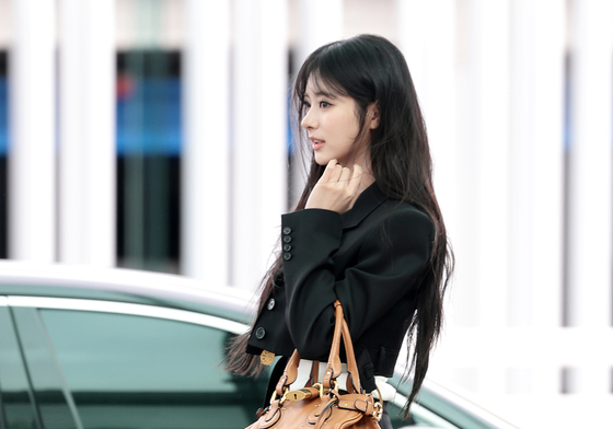 미야오, 안나, 멀리서도 한 눈에