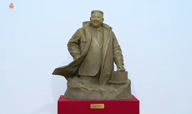 통일부 "당 대회 앞두고 '김정은 동상' 처음 식별"