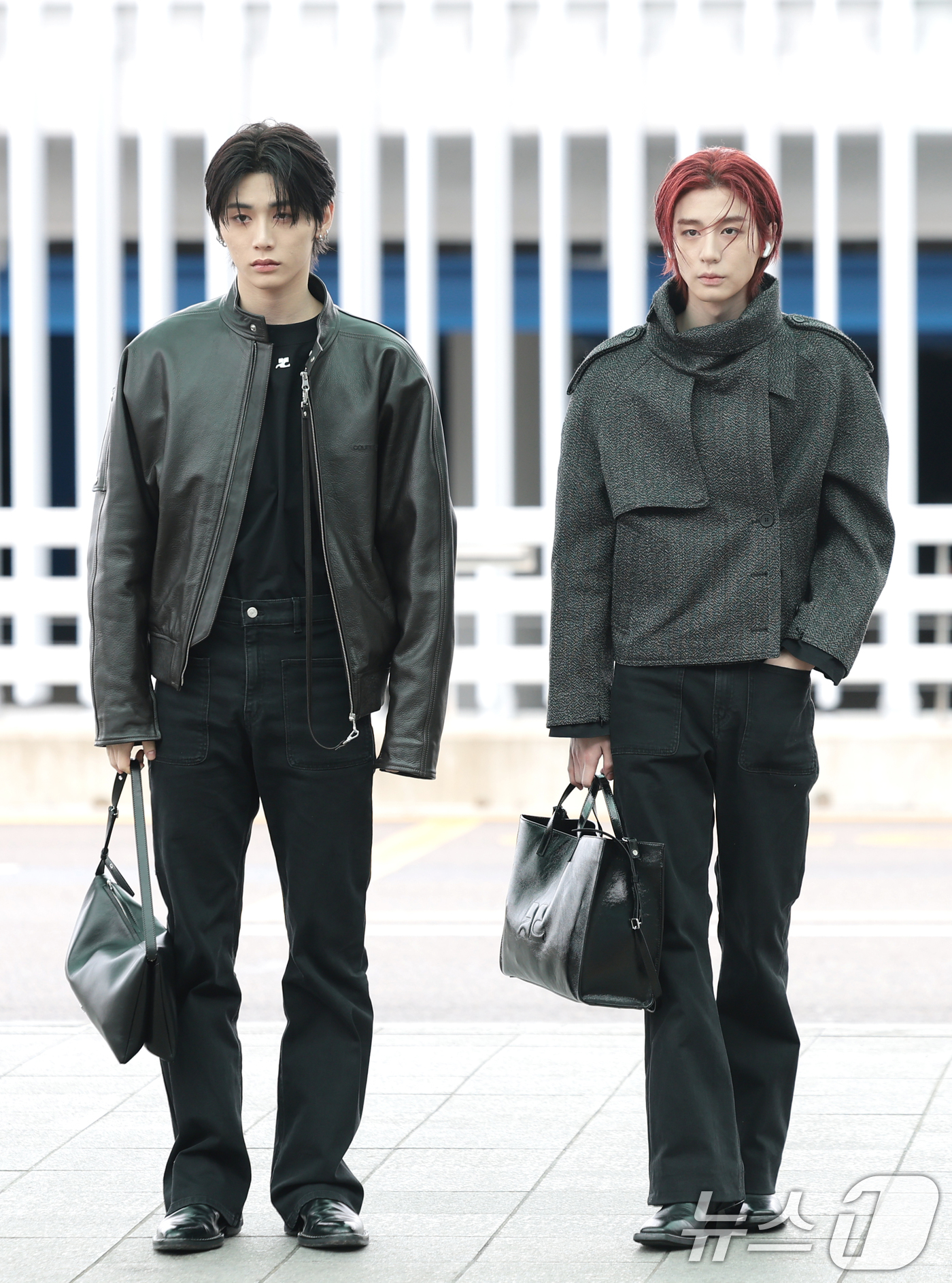 (인천공항=뉴스1) 권현진 기자 = 보이넥스트도어 태산과 이한(오른쪽)이 해외 일정을 위해 3일 인천국제공항을 통해 프랑스 파리로 출국하고 있다. 2026.3.3/뉴스1