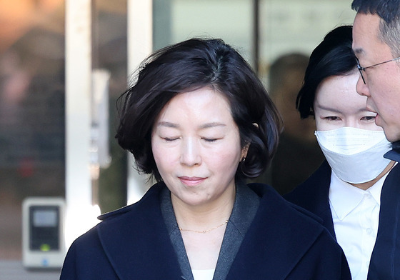 구속 전 피의자 심문 마친 김경 '묵묵부답'