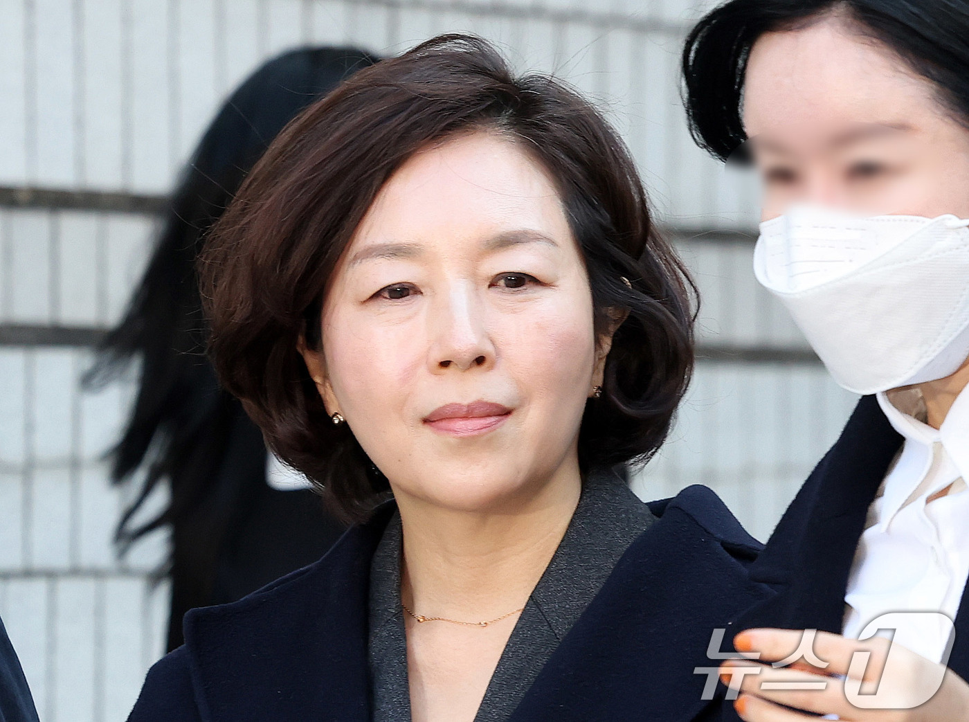 (서울=뉴스1) 박지혜 기자 = '1억 공천헌금' 의혹을 받는 김경 전 서울시의원이 3일 서울 서초구 중앙지법에서 열린 구속 전 피의자 심문을 마친 뒤 법정을 나서고 있다. 202 …