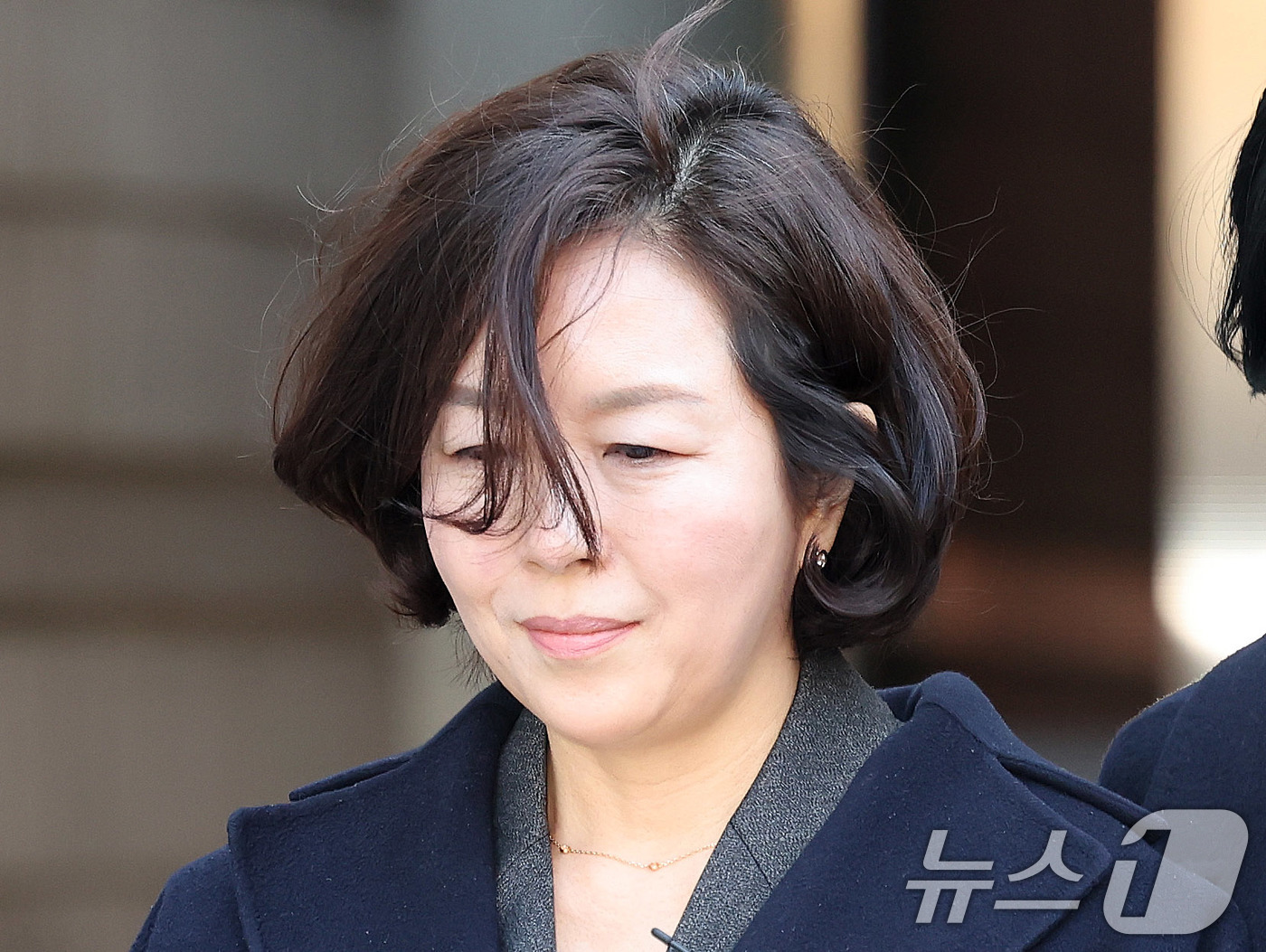 (서울=뉴스1) 박지혜 기자 = '1억 공천헌금' 의혹을 받는 김경 전 서울시의원이 3일 서울 서초구 중앙지법에서 열린 구속 전 피의자 심문을 마친 뒤 법정을 나서고 있다. 202 …