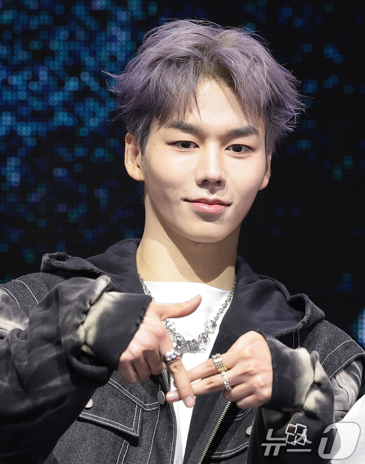 (서울=뉴스1) 권현진 기자 = TUNEXX(튜넥스) 제온이 3일 서울 광진구 예스24라이브홀에서 가진 첫 번째 미니앨범 ‘SET BY US ONLY(셋 바이 어스 온리)’ 쇼케이 …