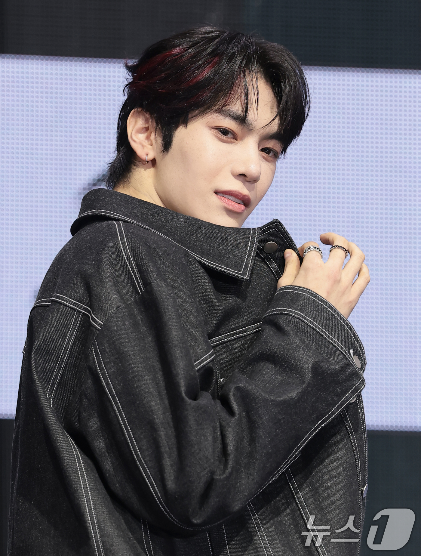 (서울=뉴스1) 권현진 기자 = TUNEXX(튜넥스) 동규가 3일 서울 광진구 예스24라이브홀에서 가진 첫 번째 미니앨범 ‘SET BY US ONLY(셋 바이 어스 온리)’ 쇼케이 …