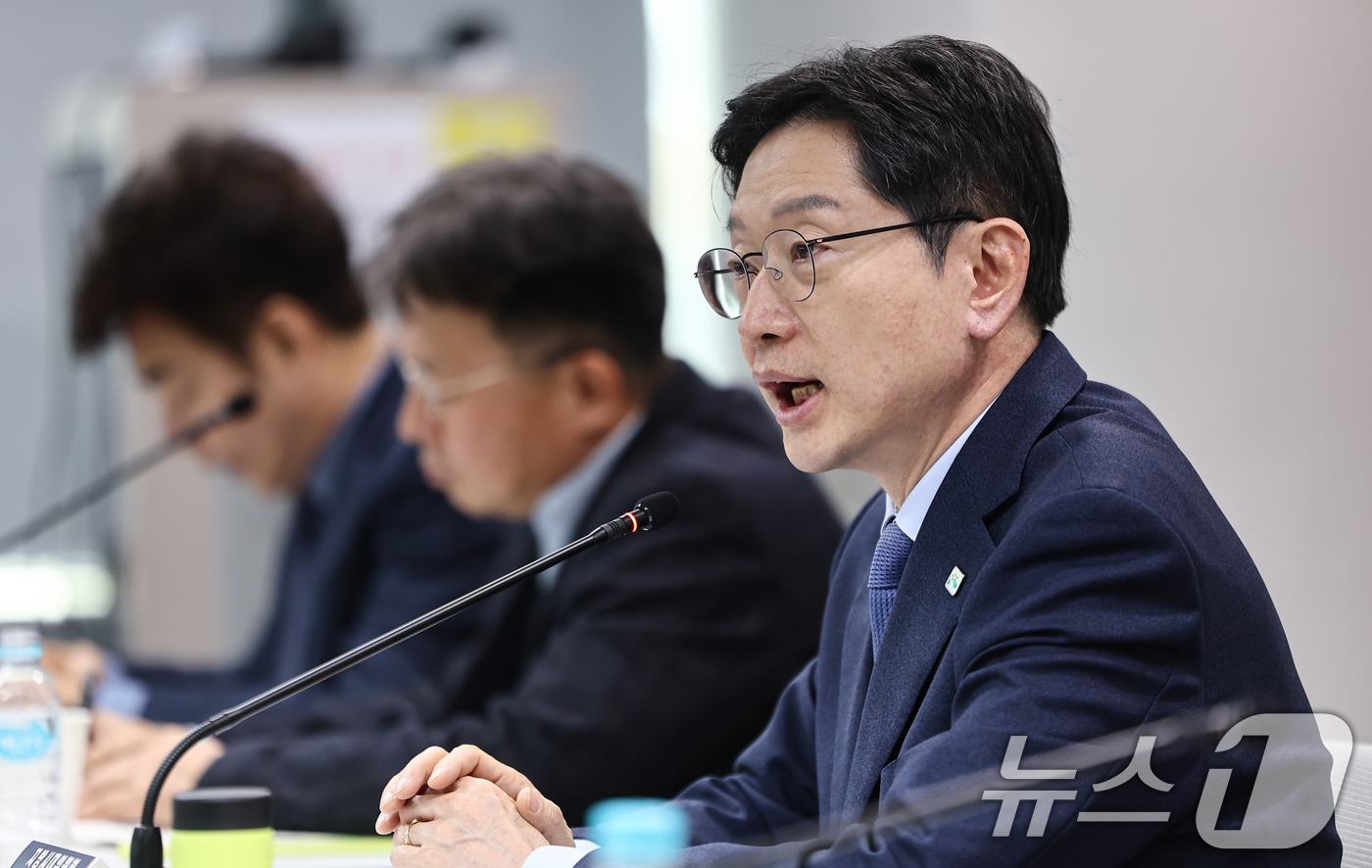 (서울=뉴스1) 김도우 기자 = 김경수 지방시대위원회 위원장이 3일 서울 종로구 한 사무실에서 열린 지방시대위원회 민간위원 및 전문위 합동 워크숍에서 인사말을 하고 있다. 2026 …