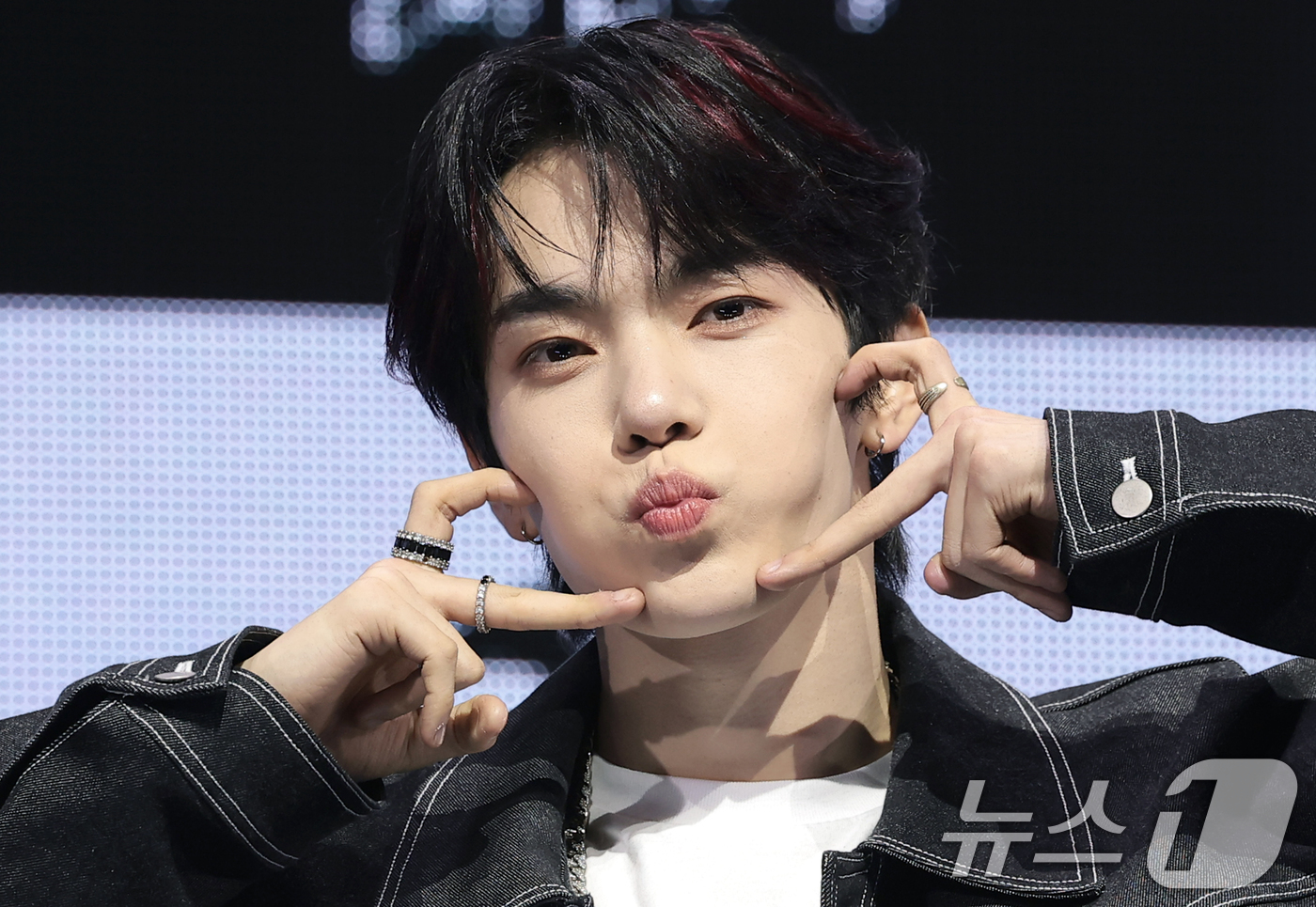 (서울=뉴스1) 권현진 기자 = TUNEXX(튜넥스) 동규가 3일 서울 광진구 예스24라이브홀에서 가진 첫 번째 미니앨범 ‘SET BY US ONLY(셋 바이 어스 온리)’ 쇼케이 …