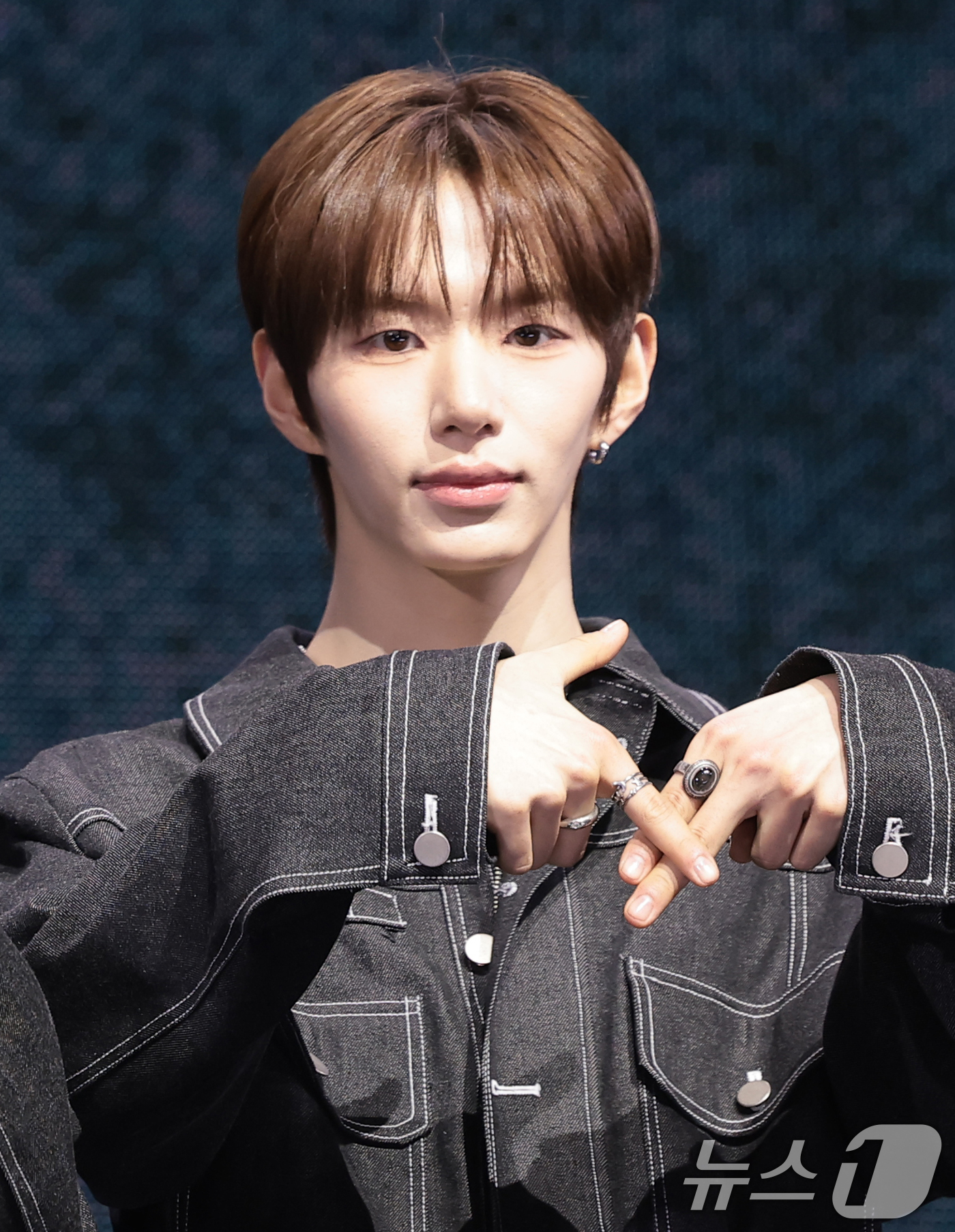 (서울=뉴스1) 권현진 기자 = TUNEXX(튜넥스) 성준이 3일 서울 광진구 예스24라이브홀에서 가진 첫 번째 미니앨범 ‘SET BY US ONLY(셋 바이 어스 온리)’ 쇼케이 …