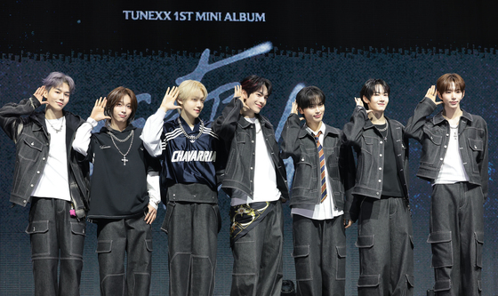 튜넥스, 핫 데뷔