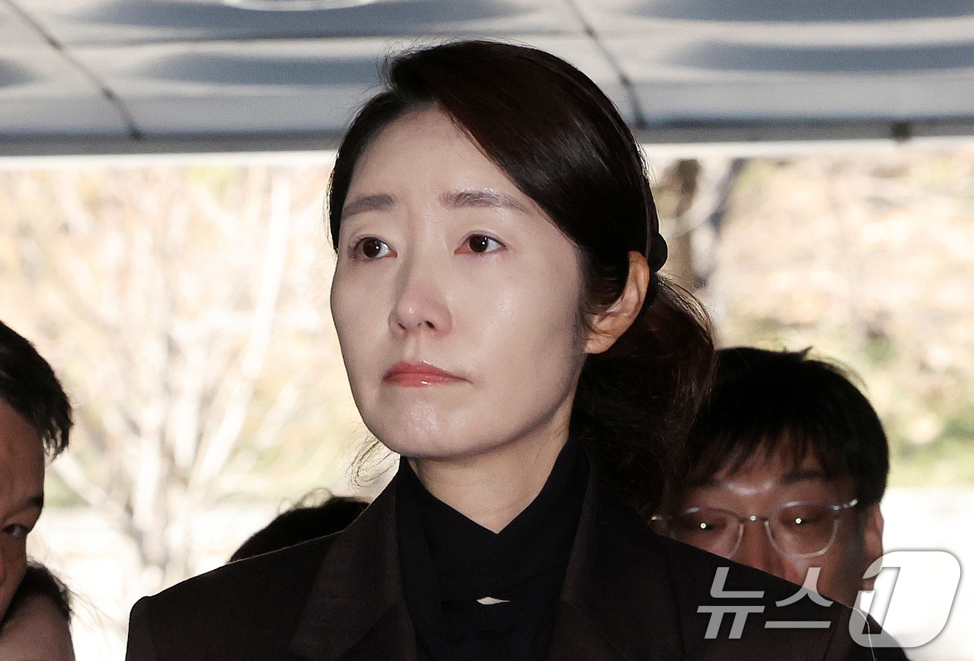 (서울=뉴스1) 박지혜 기자 = '1억 공천헌금' 의혹을 받는 강선우 무소속 의원이 3일 서울 서초구 중앙지법에서 열린 구속 전 피의자 심문에 출석하고 있다. 2026.3.3/뉴스 …