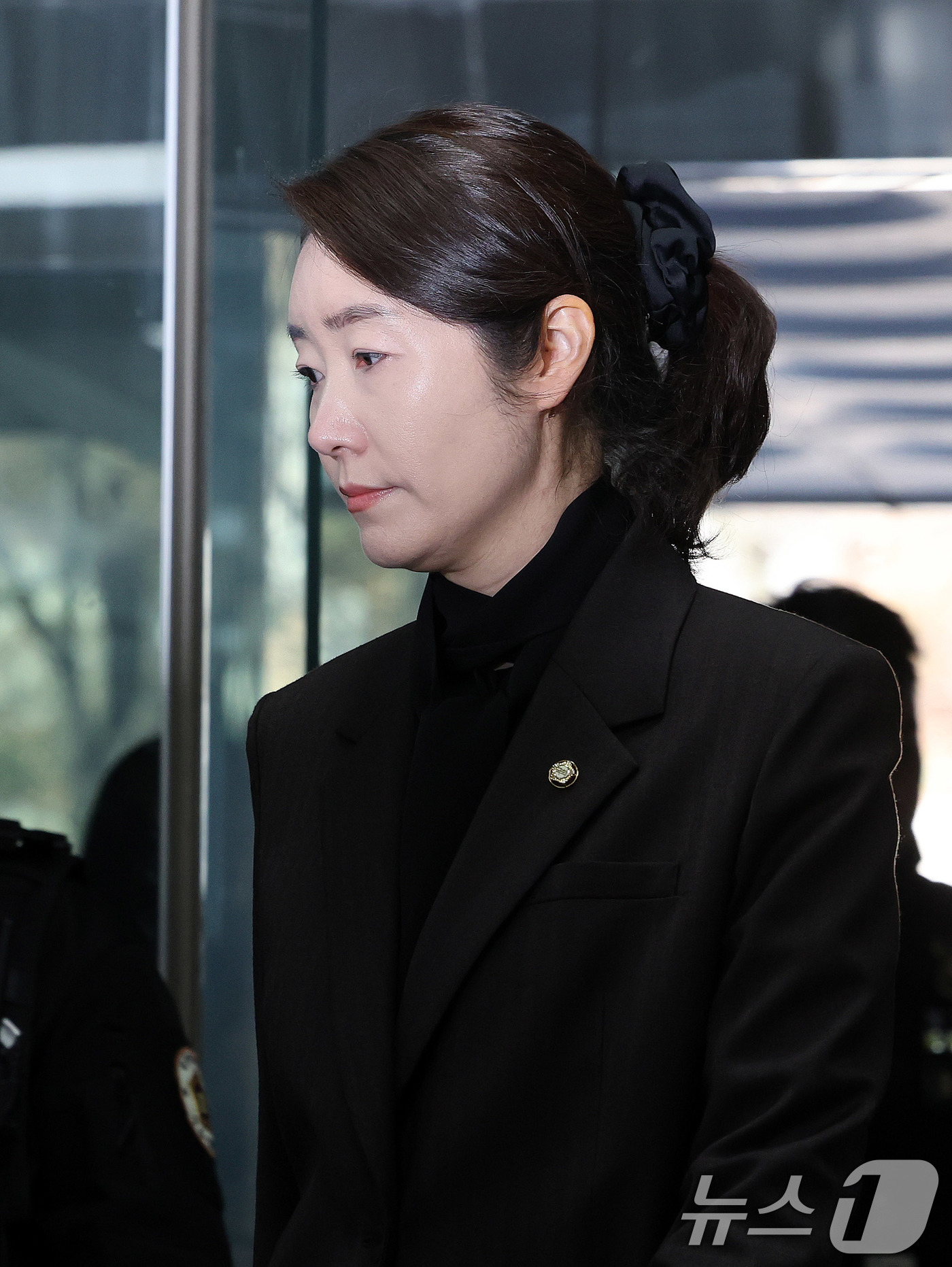 (서울=뉴스1) 박지혜 기자 = '1억 공천헌금' 의혹을 받는 강선우 무소속 의원이 3일 서울 서초구 중앙지법에서 열린 구속 전 피의자 심문에 출석하고 있다. 2026.3.3/뉴스 …