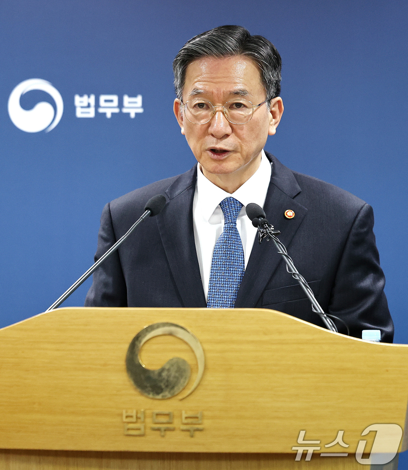 (과천=뉴스1) 구윤성 기자 = 정성호 법무부 장관이 3일 오후 경기도 정부과천청사 법무부에서 ‘2030 이민정책 미래전략‘을 발표하고 있다. 2026.3.3/뉴스1