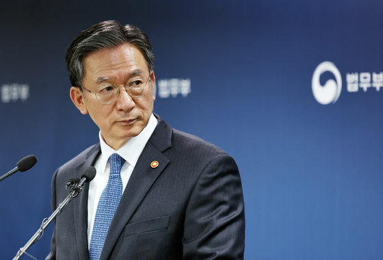 이민정책 발표 준비하는 정성호 장관