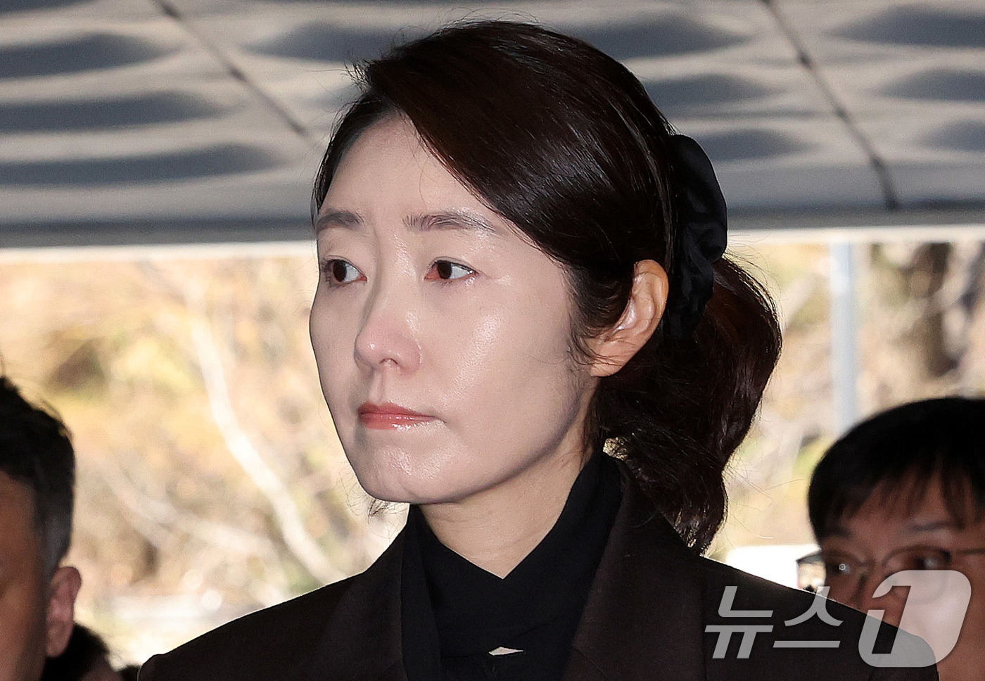 (서울=뉴스1) 박지혜 기자 = '1억 공천헌금' 의혹을 받는 강선우 무소속 의원이 3일 서울 서초구 중앙지법에서 열린 구속 전 피의자 심문에 출석하고 있다. 2026.3.3/뉴스 …