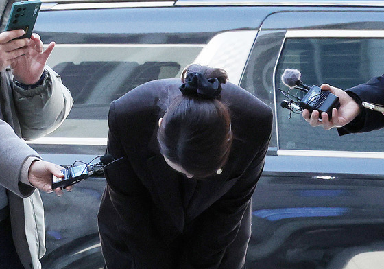 고개숙인 강선우