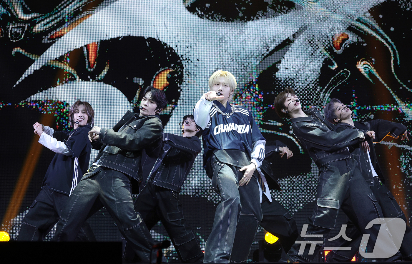 (서울=뉴스1) 권현진 기자 = TUNEXX(튜넥스)가 3일 서울 광진구 예스24라이브홀에서 가진 첫 번째 미니앨범 ‘SET BY US ONLY(셋 바이 어스 온리)’ 쇼케이스에서 …