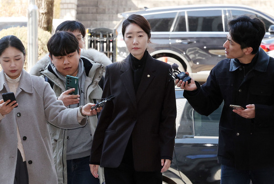 영장심사 출석하는 강선우