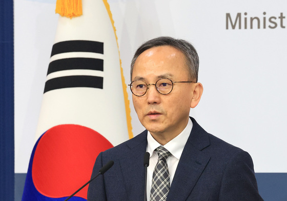 중동 정세 관련 질문에 답하는 박일 외교부 대변인