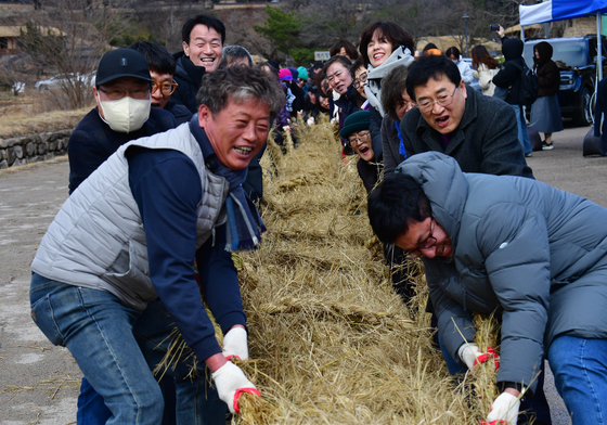 승부를 떠난 화합의 줄다리기