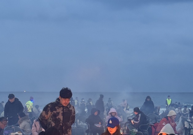 "겨울 비수기 옛말"…양양 낙산해변 '달빛 모닥불 축제' 2000명 방문