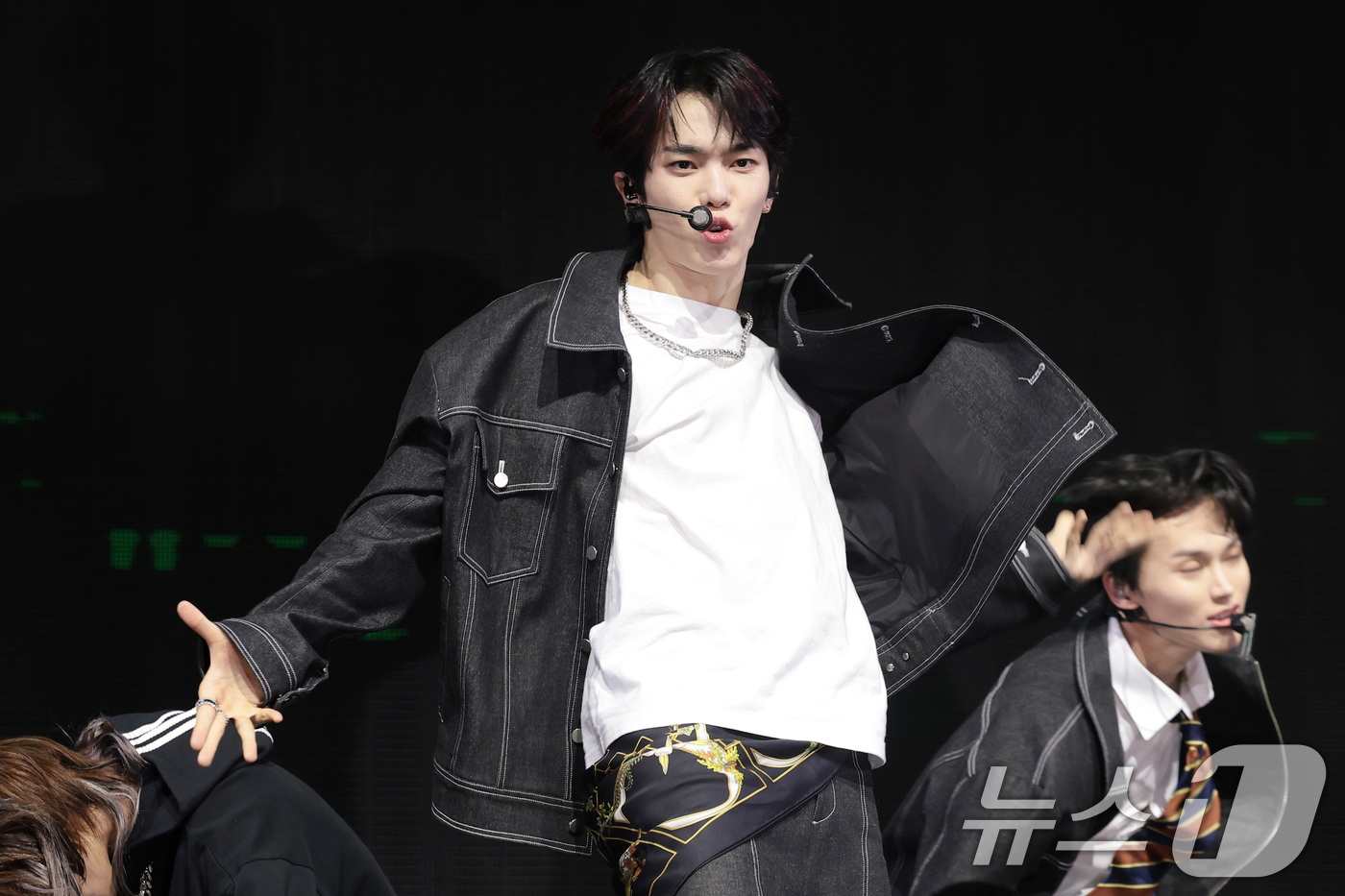 (서울=뉴스1) 권현진 기자 = TUNEXX(튜넥스) 동규가 3일 서울 광진구 예스24라이브홀에서 가진 첫 번째 미니앨범 ‘SET BY US ONLY(셋 바이 어스 온리)’ 쇼케이 …