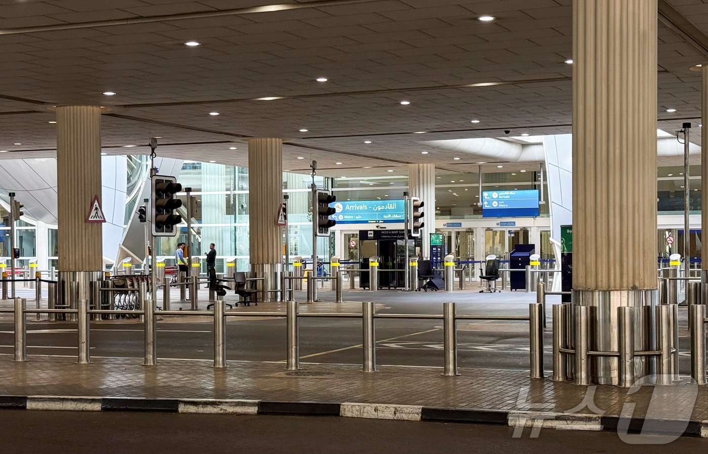 (두바이 로이터=뉴스1) 윤다정 기자 = 2일(현지시간) 미국과 이스라엘의 이란 공습 이후 아랍에미리트(UAE) 두바이 국제공항 도착 구역이 텅 비어 있다. 2026.03.02.ⓒ …