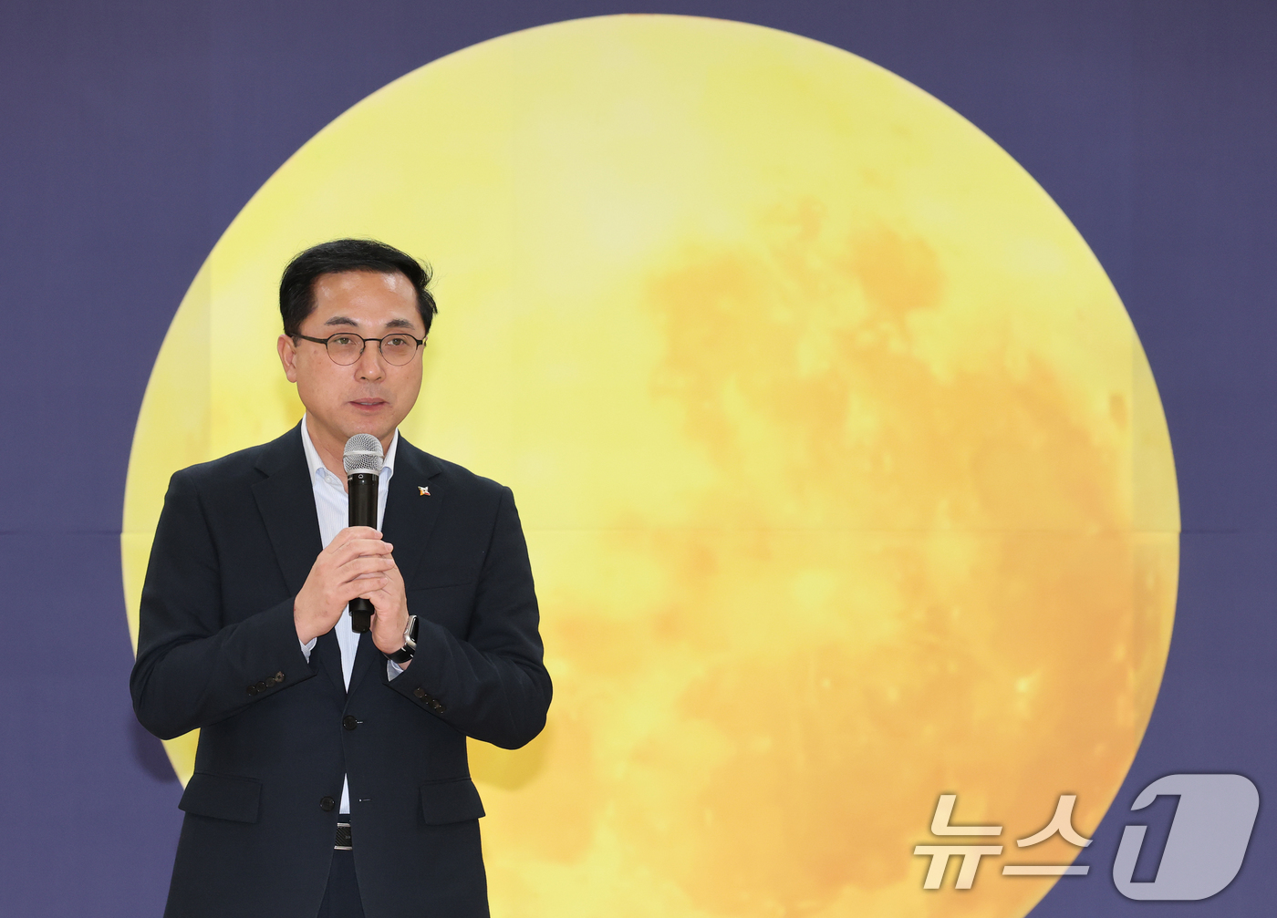 (대전=뉴스1) 김기태 기자 = 정월대보름인 3일 대전 동구문화원에서 열린 ‘정월대보름 전통 민속놀이 한마당’에서 박희조 동구청장이 인사말을 하고 있다. 이날 행사는 대보름 소원 …