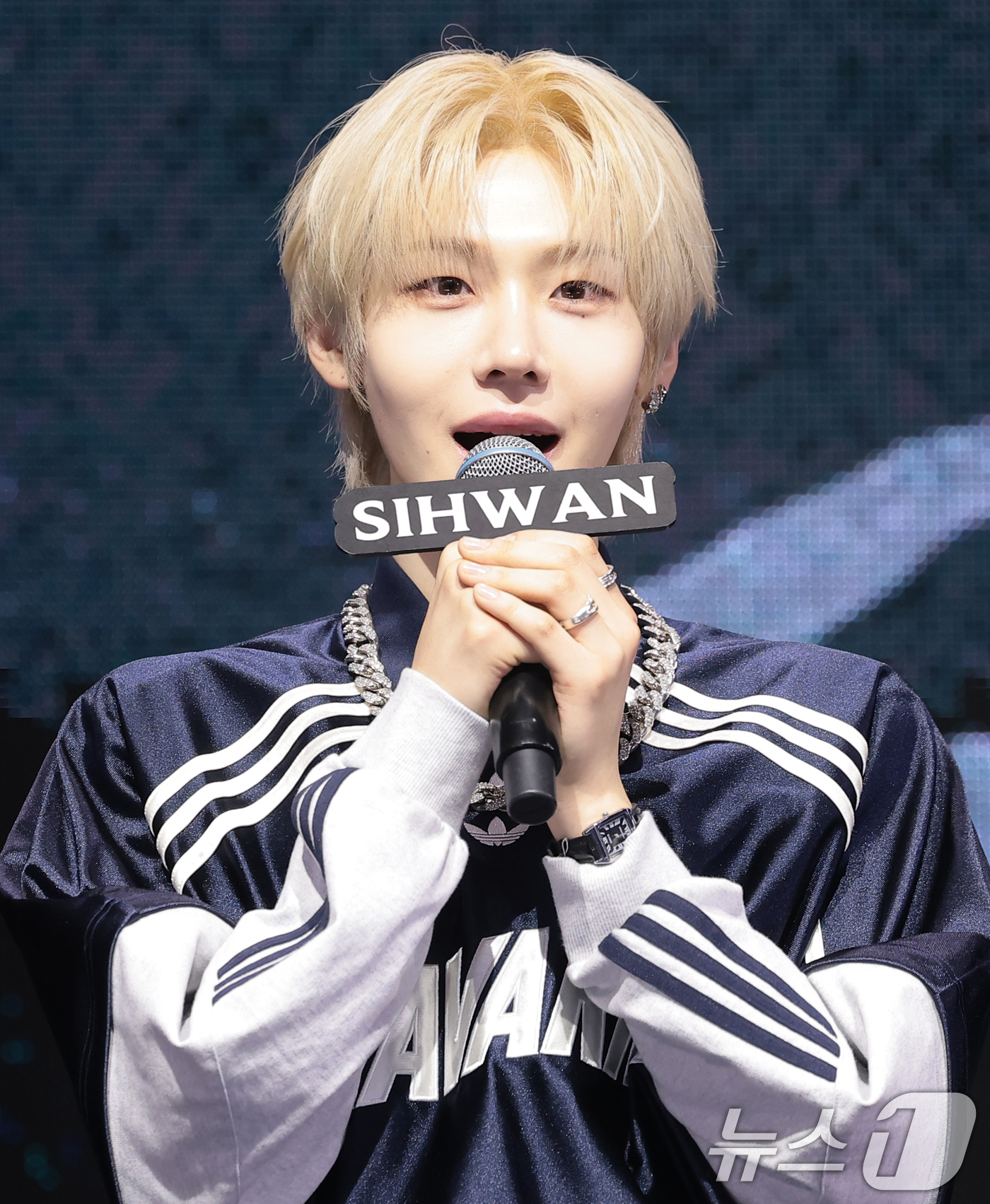 (서울=뉴스1) 권현진 기자 = TUNEXX(튜넥스) 시환이 3일 서울 광진구 예스24라이브홀에서 가진 첫 번째 미니앨범 ‘SET BY US ONLY(셋 바이 어스 온리)’ 쇼케이 …