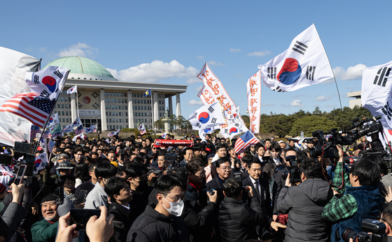 국민의힘 '장외로'