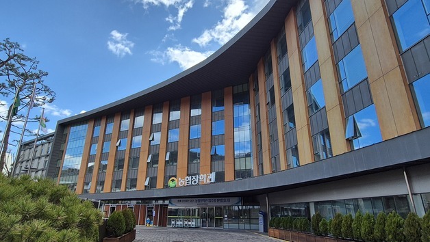 농협장학관, 신입생 410명 입주…연간 100만원에 '1000원 식당'까지