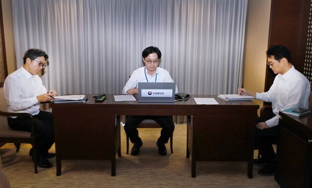 이란 '호르무즈 봉쇄' 위협에…비축유 방출·반도체 소모품 대체선 확보