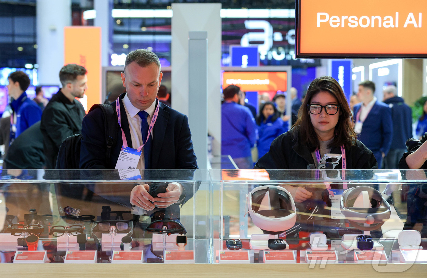 (바르셀로나=뉴스1) 사진공동취재단 = 3일(현지시간) 스페인 바르셀로나 피라 그란 비아 전시장에서 열린 '모바일 월드 콩그레스(MWC)2026' 스냅드래곤 부스에 퍼스널 AI 장 …