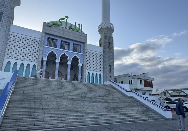 "하메네이 독재 종식 좋지만 가족·친구 걱정"…재한 이란인들 '희비'